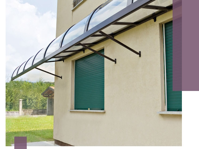 Козырьки над окнами в Благовещенске — изготовление и монтаж по выгоде